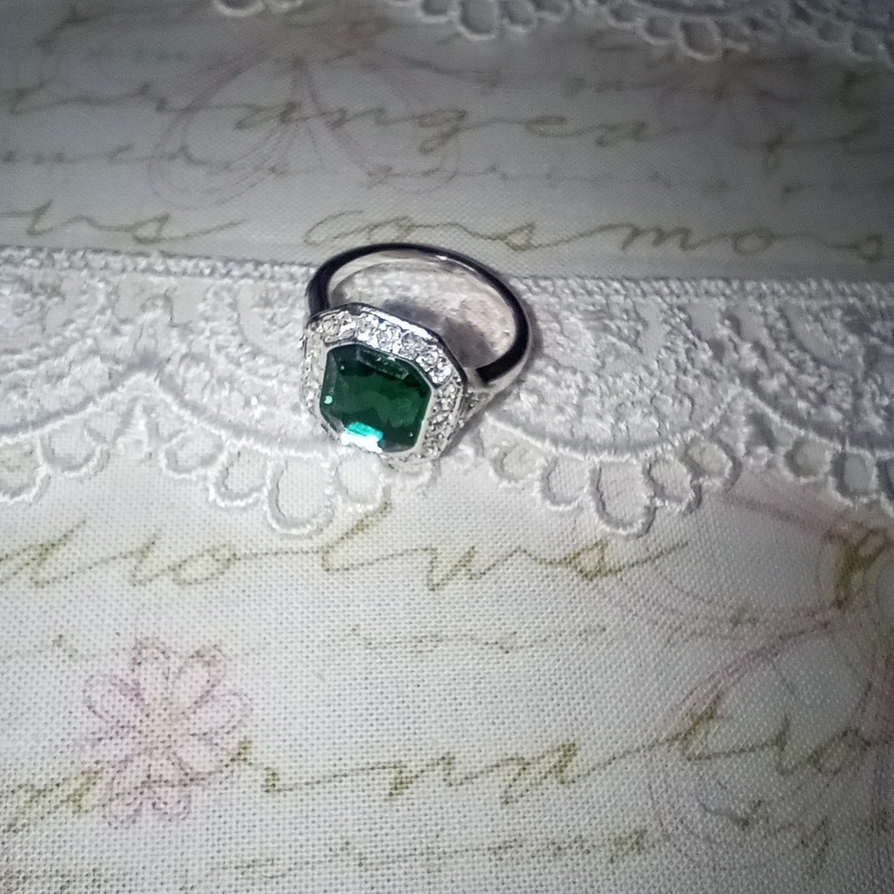 Green Gemstone Ring - image 2
